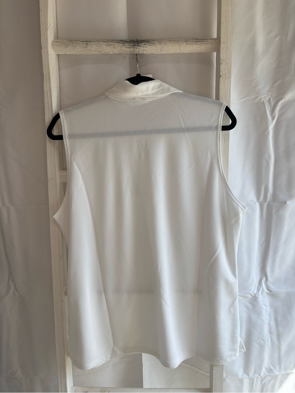Lady Hagen White Sleeveless Collared Tank - Picture 2 of 3